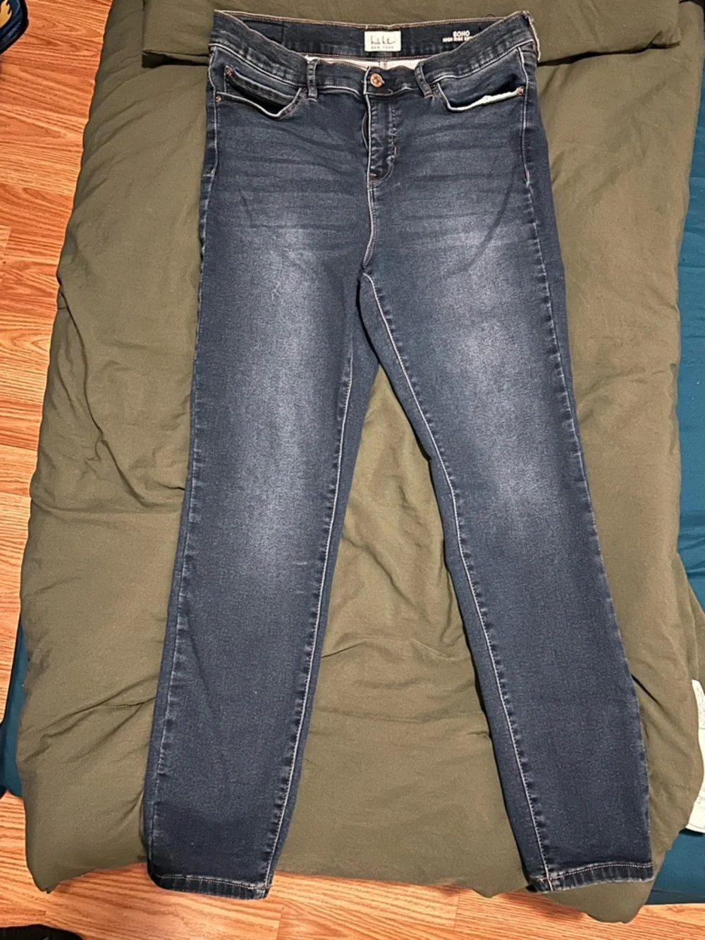 Nicole Miller SoHo High Rise Buttery Soft Blue Skinny Jeans Size 12 - Picture 4 of 17